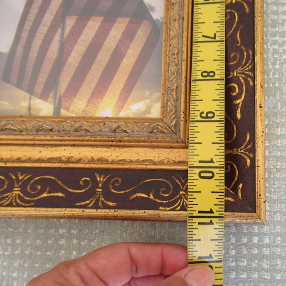 Beautiful Vintage Ornated Wood Picture Gilt Frame 9" x 11" for a 5" x 7" Picture - Picture 6 of 8